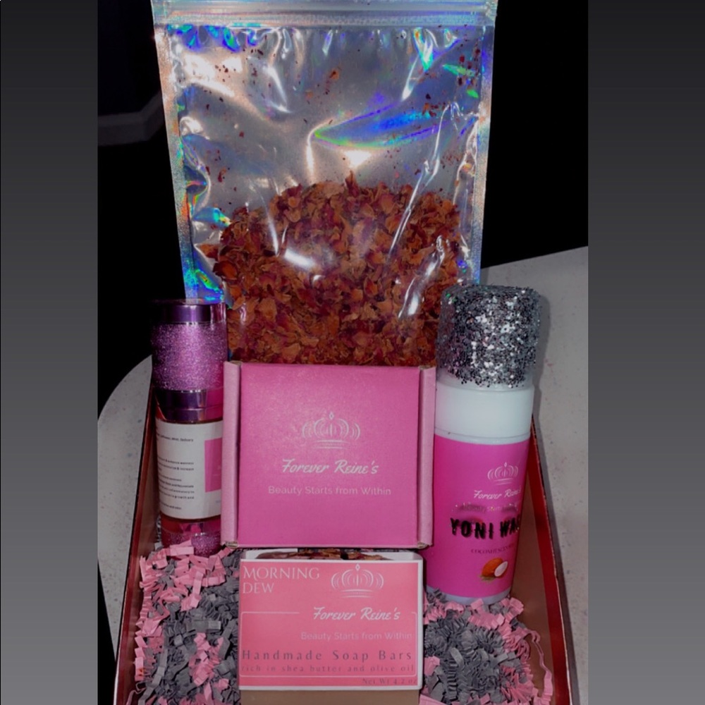 Yoni Box comes with Yoni wash, Handmade soaps etc(different scents Available)